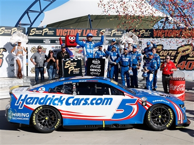 **PREORDER** 2023 Kyle Larson #5 Hendrickcars.com Las Vegas Race Win 1/24 HO